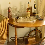 In An 1800s Frescoed With Panoramic Solarium And Historic Park - Mastrangelo