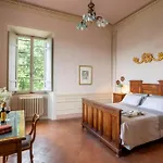 In An 1800s Frescoed With Panoramic Solarium And Historic Park - Mastrangelo Panzió 4*