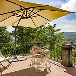 In An 1800s Frescoed With Panoramic Solarium And Historic Park - Mastrangelo Colli del Tronto