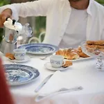 In An 1800s Frescoed With Panoramic Solarium And Historic Park - Mastrangelo Bed and Breakfast Colli del Tronto
