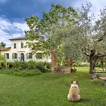 In An 1800s Frescoed With Panoramic Solarium And Historic Park - Mastrangelo 4* Colli del Tronto