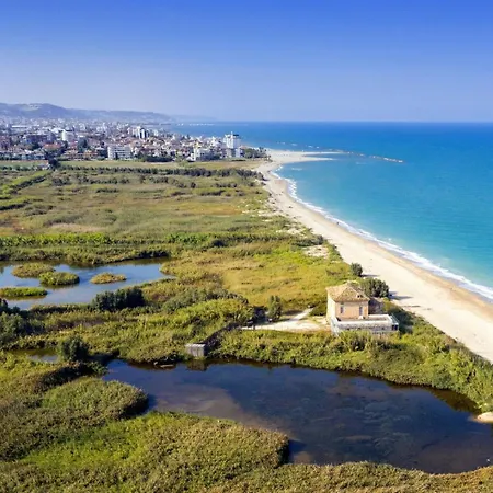 In An 1800s Frescoed With Panoramic Solarium And Historic Park - Mastrangelo