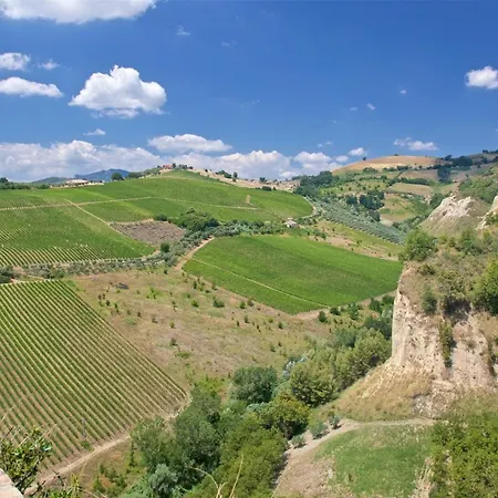 In An 1800s Frescoed With Panoramic Solarium And Historic Park - Mastrangelo Colli del Tronto