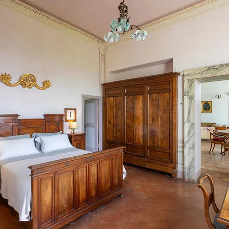 In An 1800s Frescoed With Panoramic Solarium And Historic Park - Mastrangelo Bed and Breakfast