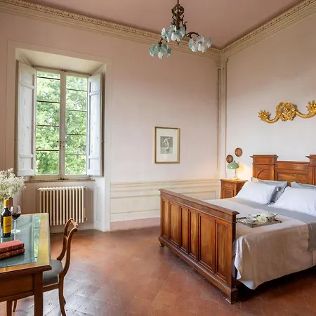 In An 1800s Frescoed With Panoramic Solarium And Historic Park - Mastrangelo Bed and Breakfast 4*