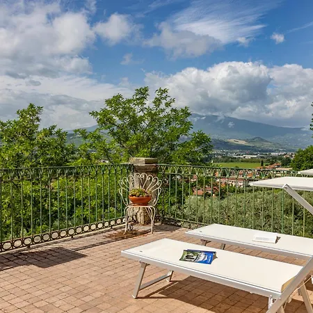 In An 1800s Frescoed With Panoramic Solarium And Historic Park - Mastrangelo Colli del Tronto
