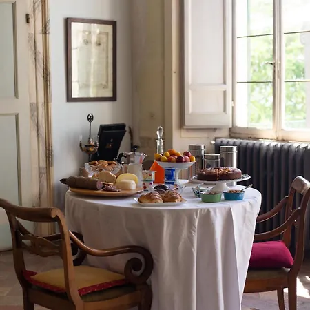 In An 1800s Frescoed With Panoramic Solarium And Historic Park - Mastrangelo 4*