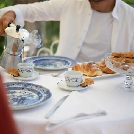 Breakfast-1844 Frescoes -panoramic Solarium- Centuries Old-park - Mastrangelo Frühstückspension Colli del Tronto