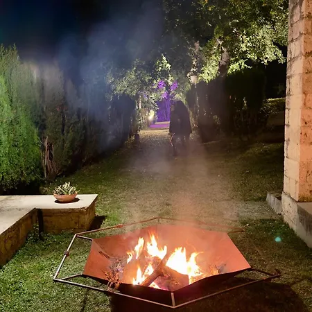 In An 1800s Frescoed With Panoramic Solarium And Historic Park - Mastrangelo 4*