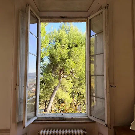 In An 1800s Frescoed With Panoramic Solarium And Historic Park - Mastrangelo Colli del Tronto